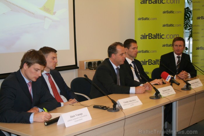 20.12.2012. airBaltic parakstīja līgumu par līdz 20 CSeries lidmašīnu iegādi, flote tiks papildināta ar Bombardier CS300 lidmašīnām. 86570
