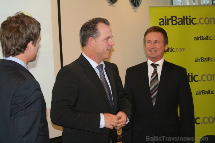 20.12.2012. airBaltic parakstīja līgumu par līdz 20 CSeries lidmašīnu iegādi, flote tiks papildināta ar Bombardier CS300 lidmašīnām. 86574