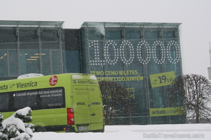20.12.2012. airBaltic parakstīja līgumu par līdz 20 CSeries lidmašīnu iegādi, flote tiks papildināta ar Bombardier CS300 lidmašīnām. 20.12.2012. airBaltic parakstīja līgumu par līdz 20 CSeries lidmašīnu iegādi, flote tiks papildināta ar Bombardier CS300 lidmašīnām. 86577