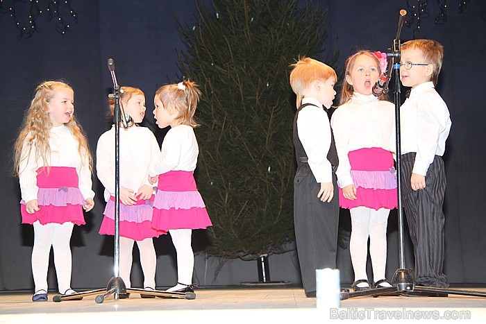 Ziemassvētku koncerts 22.12.2012 kopā ar Svilpastēm Ogres Kultūras centrā -  www.latvijascentrs.lv 86677