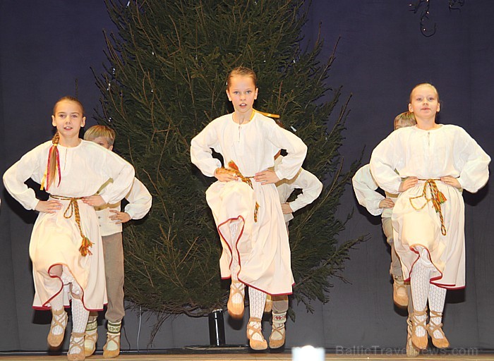 Ziemassvētku koncerts 22.12.2012 kopā ar Svilpastēm Ogres Kultūras centrā -  www.latvijascentrs.lv 86680