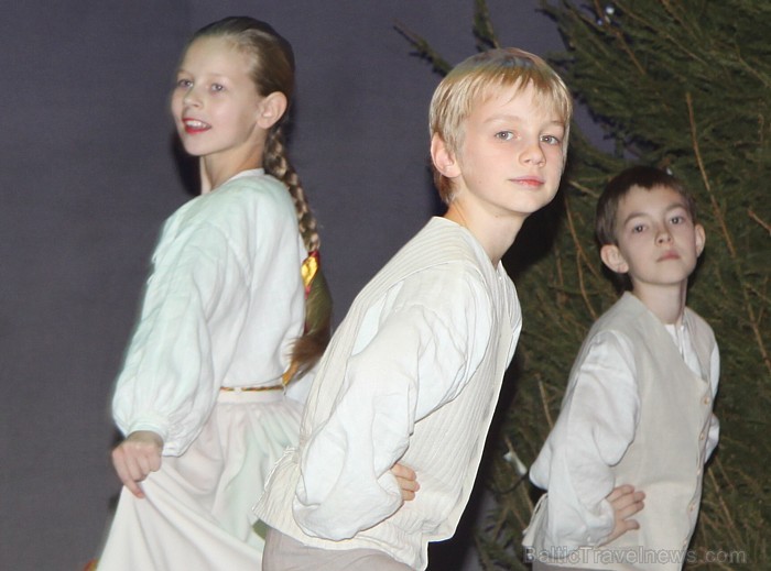 Ziemassvētku koncerts 22.12.2012 kopā ar Svilpastēm Ogres Kultūras centrā -  www.latvijascentrs.lv 86683