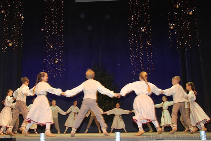 Ziemassvētku koncerts 22.12.2012 kopā ar Svilpastēm Ogres Kultūras centrā -  www.latvijascentrs.lv 86684