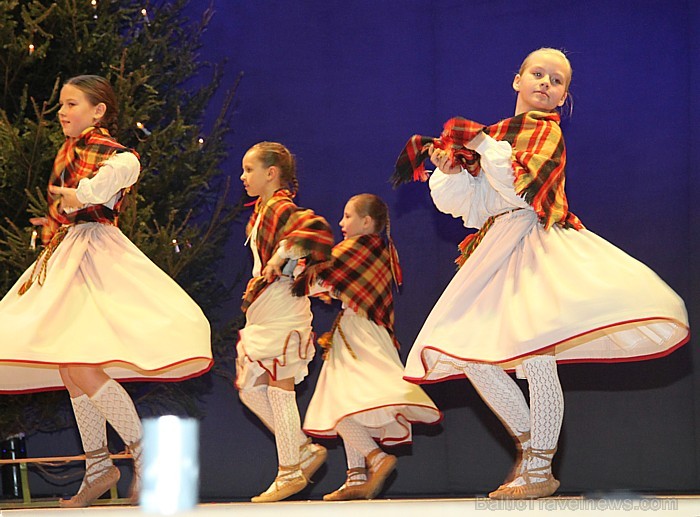 Ziemassvētku koncerts 22.12.2012 kopā ar Svilpastēm Ogres Kultūras centrā -  www.latvijascentrs.lv 86685