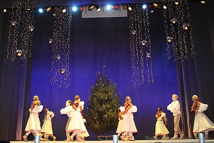 Ziemassvētku koncerts 22.12.2012 kopā ar Svilpastēm Ogres Kultūras centrā -  www.latvijascentrs.lv 86686