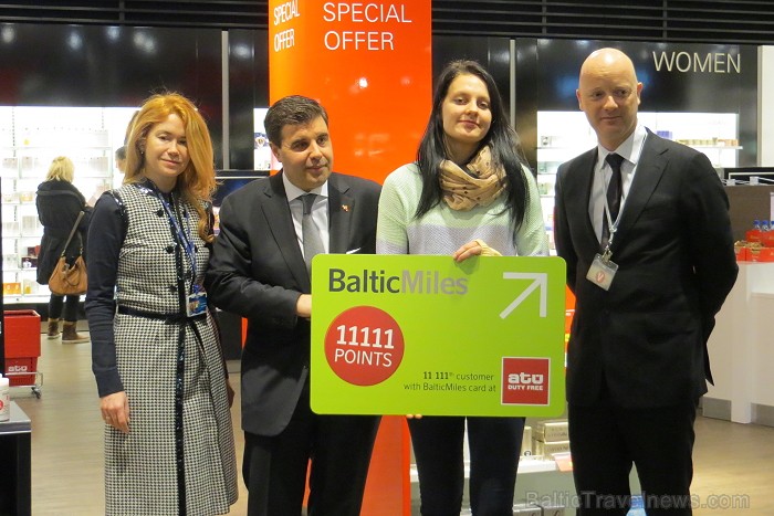 20.12.2012 Starptautiskajā lidostā Rīga 11 111. pircējs ar BalticMiles karti saņēma 11 111 bonusa punktus no ATU Duty Free 86741