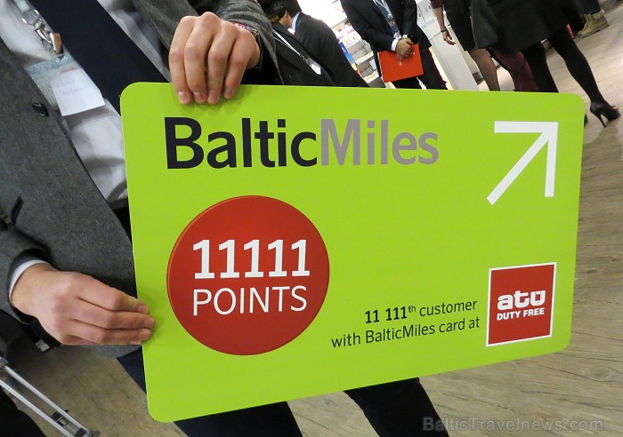 20.12.2012 Starptautiskajā lidostā Rīga 11 111. pircējs ar BalticMiles karti saņēma 11 111 bonusa punktus no ATU Duty Free 86743