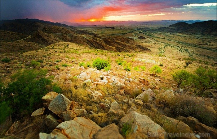 Namībija ietver sevī vārdiem neaprakstāmas dabas ainavas un katrai no tām ir savs raksturs un valdzinājums. Foto: www.namibiatourism.com.na Namībija ietver sevī vārdiem neaprakstāmas dabas ainavas un katrai no tām ir savs raksturs un valdzinājums. Foto: www.namibiatourism.com.na 86760