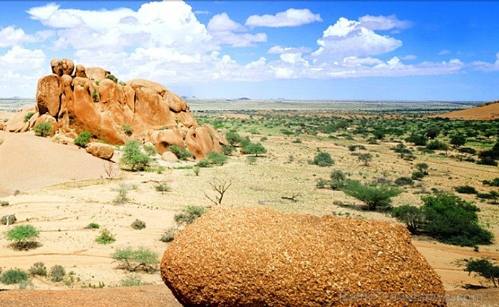 Namībija ietver sevī vārdiem neaprakstāmas dabas ainavas un katrai no tām ir savs raksturs un valdzinājums. Foto: www.namibiatourism.com.na Namībija ietver sevī vārdiem neaprakstāmas dabas ainavas un katrai no tām ir savs raksturs un valdzinājums. Foto: www.namibiatourism.com.na 86774
