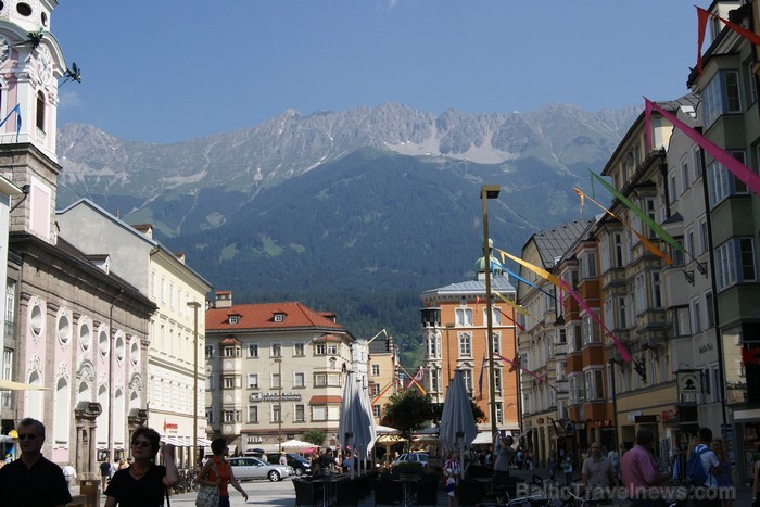 Insbruka atrodas Austrijas rietumos pie Innas upes un ir Alpu kalnu ieskauta. Pilsēta divas reizes uzņēmusi ziemas Olimpisko spēļu dalībniekus. 87129