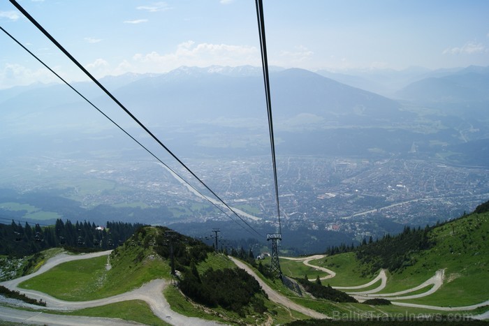 Insbruka atrodas Austrijas rietumos pie Innas upes un ir Alpu kalnu ieskauta. Pilsēta divas reizes uzņēmusi ziemas Olimpisko spēļu dalībniekus. 87133