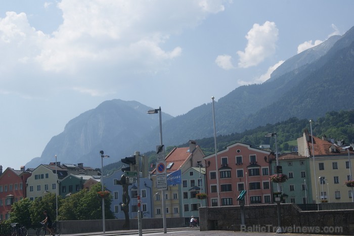 Insbruka atrodas Austrijas rietumos pie Innas upes un ir Alpu kalnu ieskauta. Pilsēta divas reizes uzņēmusi ziemas Olimpisko spēļu dalībniekus. 87150