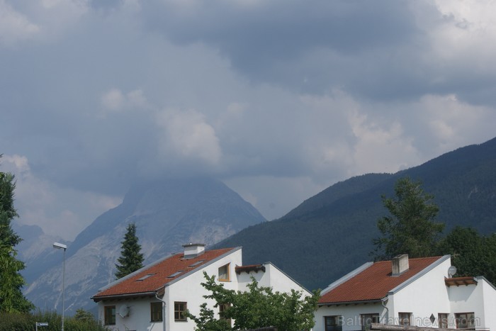 Inzing Alpu ieskautā pilsēta atrodas tikai 20 km attālumā no Insbrukas. Atrodoties Inzing pilsētā iespējams vērot saullēktu pār Alpu kalniem, sajust t 87153