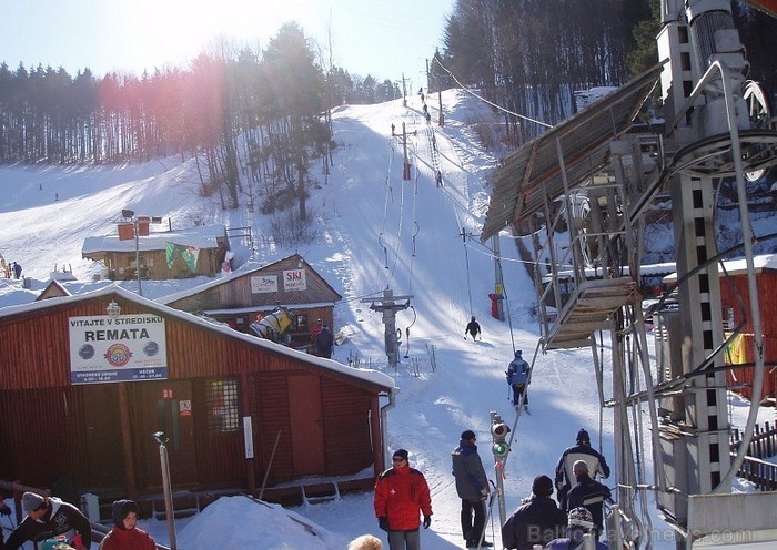 Slovākijas Tatru kalnos iespējams baudīt ziemas priekus līdz pat marta beigām. Ziemas aktivitātes šajā reģionā var būt gan kalnu slēpošana, gan snovbo 87160