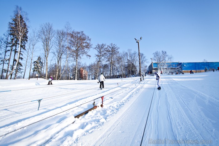 Žagarkalna trasēs gaidīti gan lieli, gan mazi slēpotāji un snovotāji. Mazie, kuri vēl tikai tikai kāps uz slēpēm vai snova, aicināti uz Bērnu slēpošan Žagarkalna trasēs gaidīti gan lieli, gan mazi slēpotāji un snovotāji. Mazie, kuri vēl tikai tikai kāps uz slēpēm vai snova, aicināti uz Bērnu slēpošan 87256