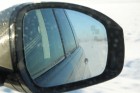 Range Rover SDV8 Vogue caur spoguli signalizē autovadītājam par automašīnu blakus joslā, ko parastā spogulī šoferis neredz 24