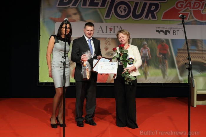 Balvu «Gada cilvēks tūrismā 2012» nominācijā «Par ievērojamu ieguldījumu tūrisma biznesā 2012» saņem ALTA izpilddirektore Astrīda Trupovniece. Foto: J Balvu «Gada cilvēks tūrismā 2012» nominācijā «Par ievērojamu ieguldījumu tūrisma biznesā 2012» saņem ALTA izpilddirektore Astrīda Trupovniece. Foto: J 88056
