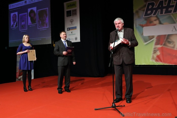 Balvas «Gada cilvēks tūrismā 2012» nominācijā «Tūrisma žurnālists 2012» laureātu nosauc žurnālists Andris Dzenis. Foto: Juris Ķilkuts, FotoAtelje.lv Balvas «Gada cilvēks tūrismā 2012» nominācijā «Tūrisma žurnālists 2012» laureātu nosauc žurnālists Andris Dzenis. Foto: Juris Ķilkuts, FotoAtelje.lv 88086