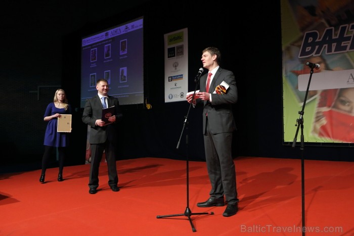 Balvas «Gada cilvēks tūrismā 2012» absolūtās klases laureātu nosauc Ekonomikas ministra parlamentārais sekretārs Vilnis Ķirsis. Foto: Juris Ķilkuts, F Balvas «Gada cilvēks tūrismā 2012» absolūtās klases laureātu nosauc Ekonomikas ministra parlamentārais sekretārs Vilnis Ķirsis. Foto: Juris Ķilkuts, F 88100