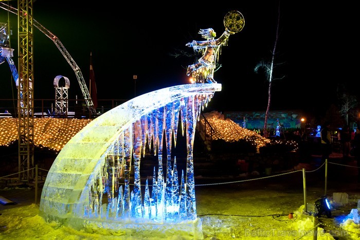 15. jubilejas gada skulptūras veidotas no rekordliela ledus daudzuma, bet skatītāji Jelgavā tika pārsteigti ar dažādiem priekšnesumiem un šoviem. www. 88109