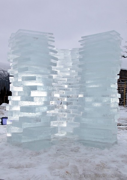 15. jubilejas gada skulptūras veidotas no rekordliela ledus daudzuma, bet skatītāji Jelgavā tika pārsteigti ar dažādiem priekšnesumiem un šoviem. www. 88117
