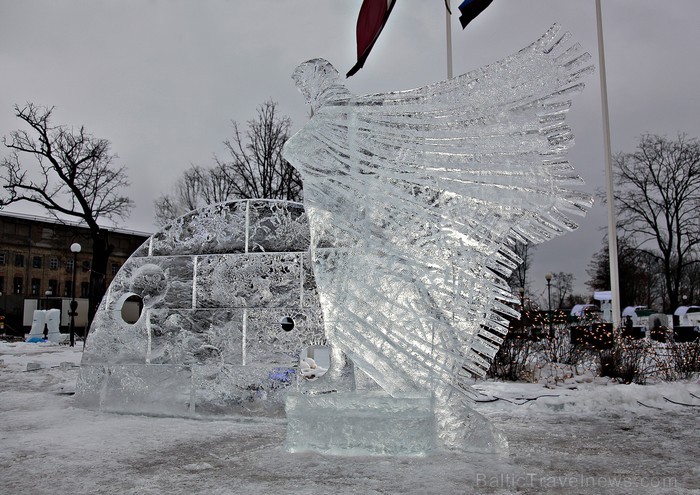 15. jubilejas gada skulptūras veidotas no rekordliela ledus daudzuma, bet skatītāji Jelgavā tika pārsteigti ar dažādiem priekšnesumiem un šoviem. www. 88121