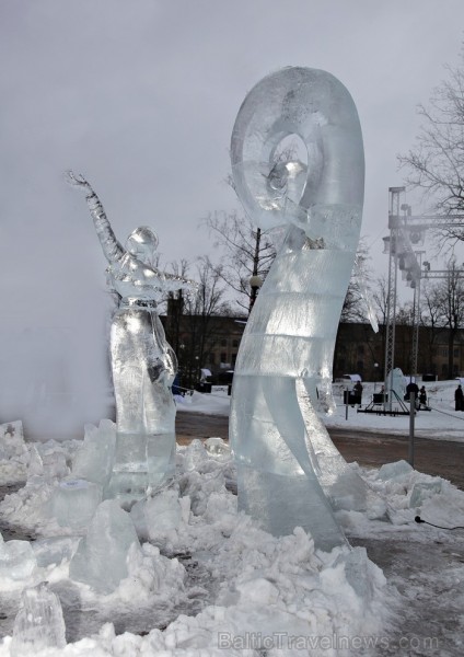 15. jubilejas gada skulptūras veidotas no rekordliela ledus daudzuma, bet skatītāji Jelgavā tika pārsteigti ar dažādiem priekšnesumiem un šoviem. www. 88123