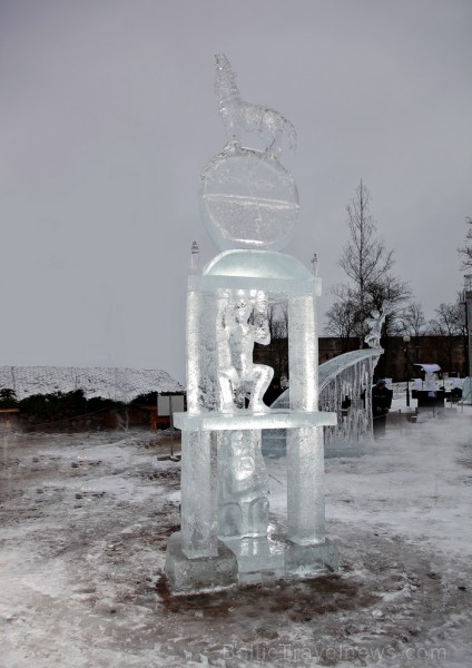 15. jubilejas gada skulptūras veidotas no rekordliela ledus daudzuma, bet skatītāji Jelgavā tika pārsteigti ar dažādiem priekšnesumiem un šoviem. www. 88124