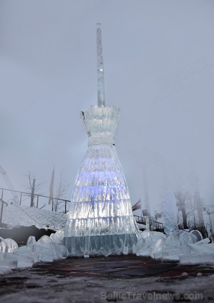 15. jubilejas gada skulptūras veidotas no rekordliela ledus daudzuma, bet skatītāji Jelgavā tika pārsteigti ar dažādiem priekšnesumiem un šoviem. www. 88128