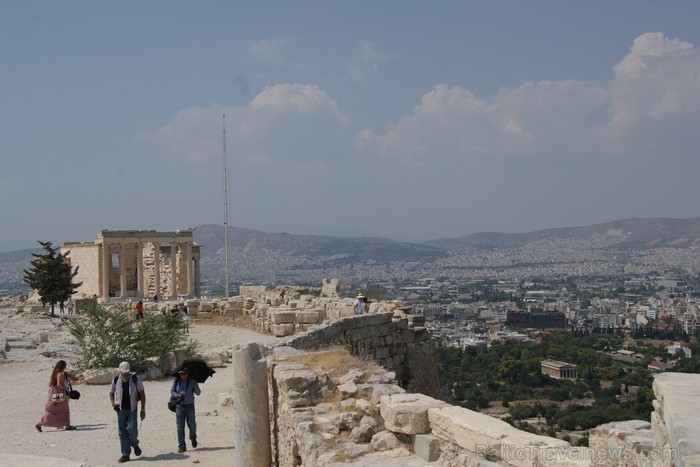 No Akropoles paveras satriecošs skats uz pilsētu. www.visitgreece.gr 88575