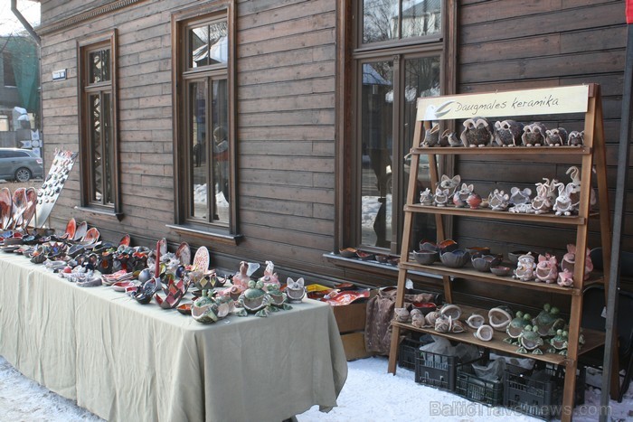Tirdziņš Kalnciema kvartālā priecēja apmeklētājus ar garšīgiem un veselīgiem produktiem un interesantiem amatniecības izstrādājumiem. www.kalnciemaiel 88756