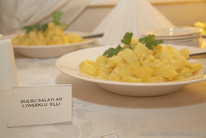Latgales viesnīcas «Kolonna Hotel Rēzekne» restorāns «Rozalija» aicina uz lustīgajiem «Latgalīšu vokorim» - www.hotelkolonna.com Latgales viesnīcas «Kolonna Hotel Rēzekne» restorāns «Rozalija» aicina uz lustīgajiem «Latgalīšu vokorim» - www.hotelkolonna.com 88834
