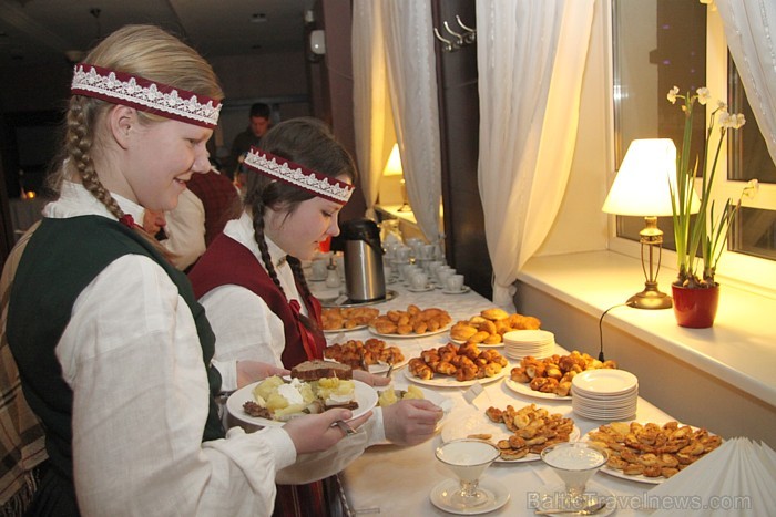 Latgales viesnīcas «Kolonna Hotel Rēzekne» restorāns «Rozalija» aicina uz lustīgajiem «Latgalīšu vokorim» - www.hotelkolonna.com 88838