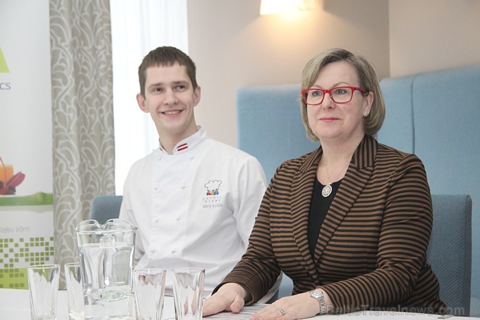 Viesnīcas «Astor Rīga Hotel» šefpavārs Māris Astičs un Rīgas Tūrisma Attīstības Biroja (RTAB) valdes locekle Vita Jermaloviča Viesnīcas «Astor Rīga Hotel» šefpavārs Māris Astičs un Rīgas Tūrisma Attīstības Biroja (RTAB) valdes locekle Vita Jermaloviča 89324