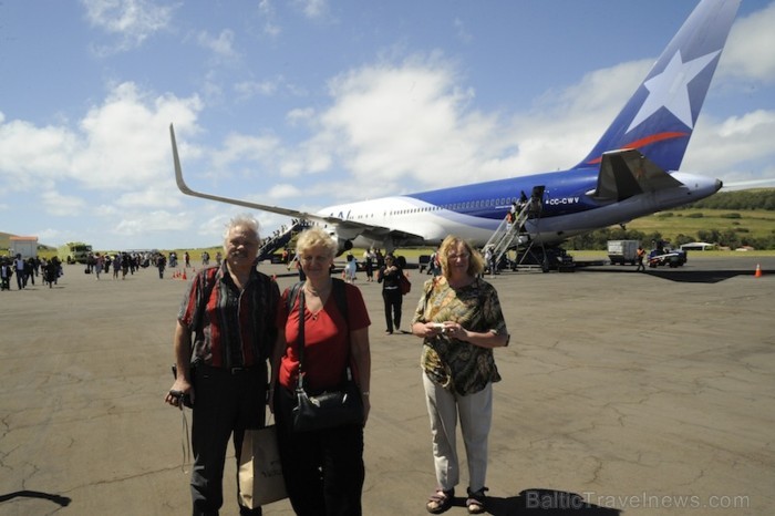 Ieradāmies Lieldienu salā (vietējā Valodā - Rapa  Nui) pēc 3000 km un 5 stundu reisa no Santiago. Lieldienu sala ir viena no pasaules visizolētākajām  89380