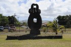 Lidostas teritorijā atrodas Moai, kas ir statujas dabīgā atrašanās vieta, lidosta ir apbūvēta ap statuju - www.traveltime.lv 2