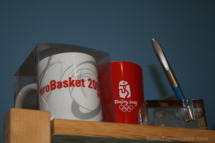Ceļojumu aģentūras Travel Art kolektīvs pabijis neskaitāmās sporta sacensībās, līdz ar to visas krūzītes, kas atrodas birojā ir vestas no ceļojumiem - Ceļojumu aģentūras Travel Art kolektīvs pabijis neskaitāmās sporta sacensībās, līdz ar to visas krūzītes, kas atrodas birojā ir vestas no ceļojumiem - 89543