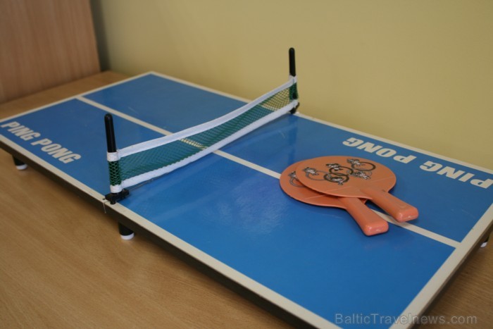 Klientiem Travel Art birojā tiek dota iespēja spēlēt pingpongu. Travel Art valdes priekšsēdētāja Inese Krūmiņa sacīja, ka tas nemaz tik viegli neesot. Klientiem Travel Art birojā tiek dota iespēja spēlēt pingpongu. Travel Art valdes priekšsēdētāja Inese Krūmiņa sacīja, ka tas nemaz tik viegli neesot. 89563