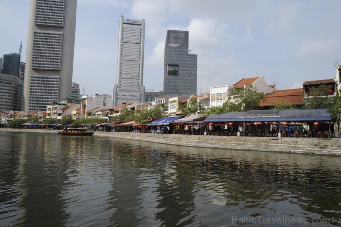 Šī ir laivu piestātne (Boat Quay), kurā atrodas daudzu slavenu ķīniešu ģimeņu biroji - www.traveltime.lv Šī ir laivu piestātne (Boat Quay), kurā atrodas daudzu slavenu ķīniešu ģimeņu biroji - www.traveltime.lv 89581