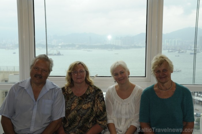 Skats no mūsu viesnīcas numura  Hongkong Centrālajā biznesa rajonā pie ostas  - www.traveltime.lv 89589