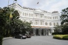 Raffles Hotel bārā grupa baudīja oriģinālo Singapūras Sling  dzērienu, kas gan nav lēts, proti, 10 Ls vienai personai - www.traveltime.lv 19