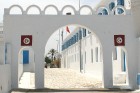 Sinagoga de la Ghriba atrodas Džerbas salā (Tunisijā), nelielā ciematā Er-Riyad. Sinagogā glabājas viens no vecākajiem Toras vīstokļiem pasaulē. Katru 1