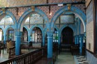 Sinagoga de la Ghriba atrodas Džerbas salā (Tunisijā), nelielā ciematā Er-Riyad. Sinagogā glabājas viens no vecākajiem Toras vīstokļiem pasaulē. Katru 14
