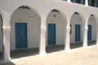 Sinagoga de la Ghriba atrodas Džerbas salā (Tunisijā), nelielā ciematā Er-Riyad. Sinagogā glabājas viens no vecākajiem Toras vīstokļiem pasaulē. Katru 19
