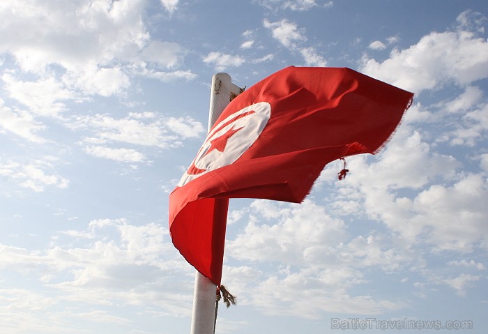 Pēc viesošanās uz Tunisijas lielākās salas Džerba, no Ajim ostas ar prāmji dodamies atpakaļ uz kontinentu, lai turpinātu apceļot dienvidu Tunisiju. Nā Pēc viesošanās uz Tunisijas lielākās salas Džerba, no Ajim ostas ar prāmji dodamies atpakaļ uz kontinentu, lai turpinātu apceļot dienvidu Tunisiju. Nā 90472