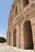 Mazā Tunisijas pilsētā El-Jem atrodas liels un slavens kolizejs. Tas tika uzcelts pirms 1800 gadiem. Tieši šajā kolizejā tika uzņemta slavena Holivuda 19