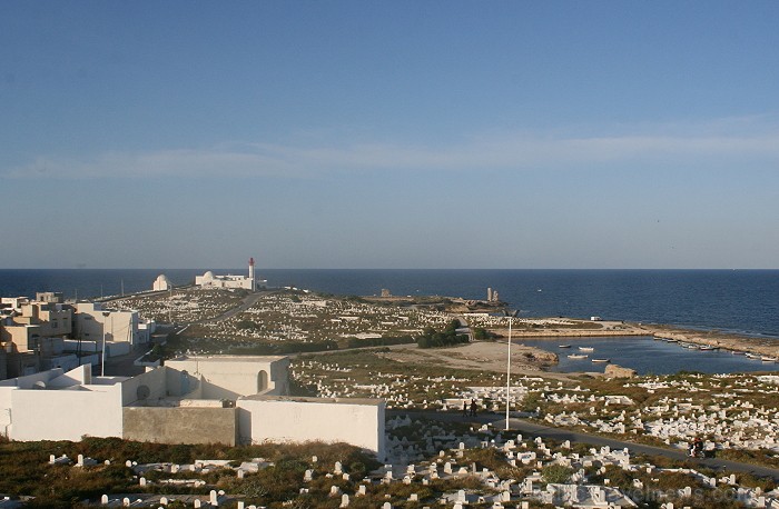 Mahdija ir neliela Tunisijas pilsēta, kura atrodas valsts dienvidu piekraste. Mahdija ir klasisks Tunisijas kūrorts ar daudziem zivju restorāniem, bal 90530