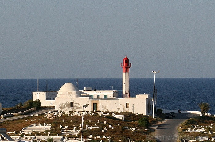 Mahdija ir neliela Tunisijas pilsēta, kura atrodas valsts dienvidu piekraste. Mahdija ir klasisks Tunisijas kūrorts ar daudziem zivju restorāniem, bal Mahdija ir neliela Tunisijas pilsēta, kura atrodas valsts dienvidu piekraste. Mahdija ir klasisks Tunisijas kūrorts ar daudziem zivju restorāniem, bal 90532
