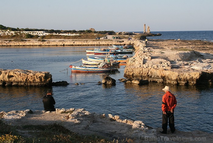 Mahdija ir neliela Tunisijas pilsēta, kura atrodas valsts dienvidu piekraste. Mahdija ir klasisks Tunisijas kūrorts ar daudziem zivju restorāniem, bal Mahdija ir neliela Tunisijas pilsēta, kura atrodas valsts dienvidu piekraste. Mahdija ir klasisks Tunisijas kūrorts ar daudziem zivju restorāniem, bal 90537