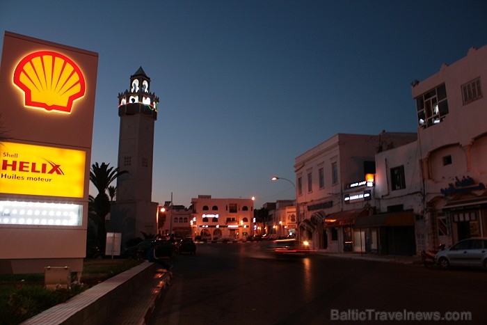 Mahdija ir neliela Tunisijas pilsēta, kura atrodas valsts dienvidu piekraste. Mahdija ir klasisks Tunisijas kūrorts ar daudziem zivju restorāniem, bal 90556